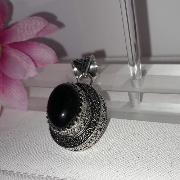 Beautiful Black Onyx Gemstone Handmade Pendant - Picture 5 of 7